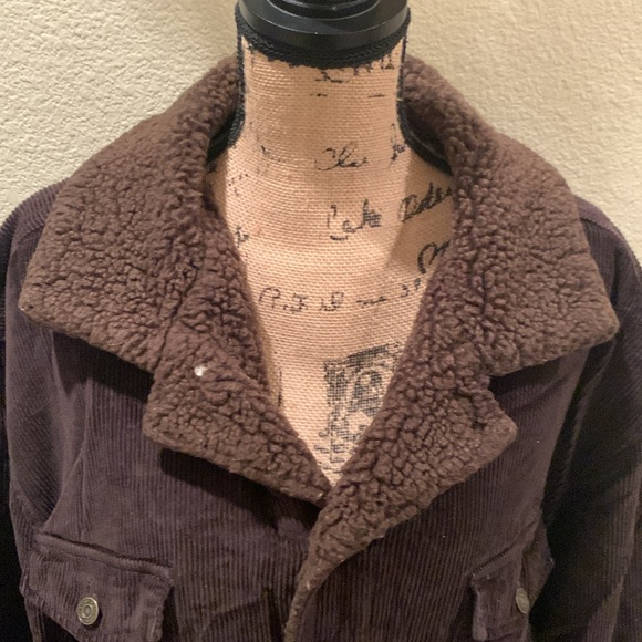 Men’s GAP Chocolate Brown Corduroy Sherpa Lined Trucker Jacket - Picture 3 of 12